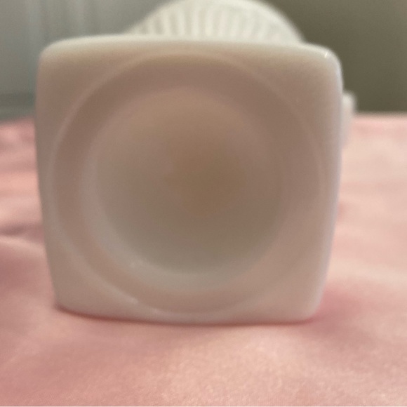 RARE VINTAGE WHITE MILK GLASS PERFUME BOTTLE WITH A SCREW CAP - Picture 2 of 8